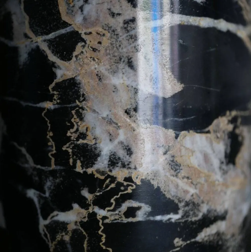 Vase en marbre Portoro noir et doré par Angelo Mangiarotti pour Skipper, années 70.