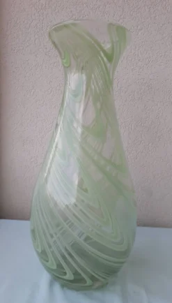 Vase en verre à liseré vert