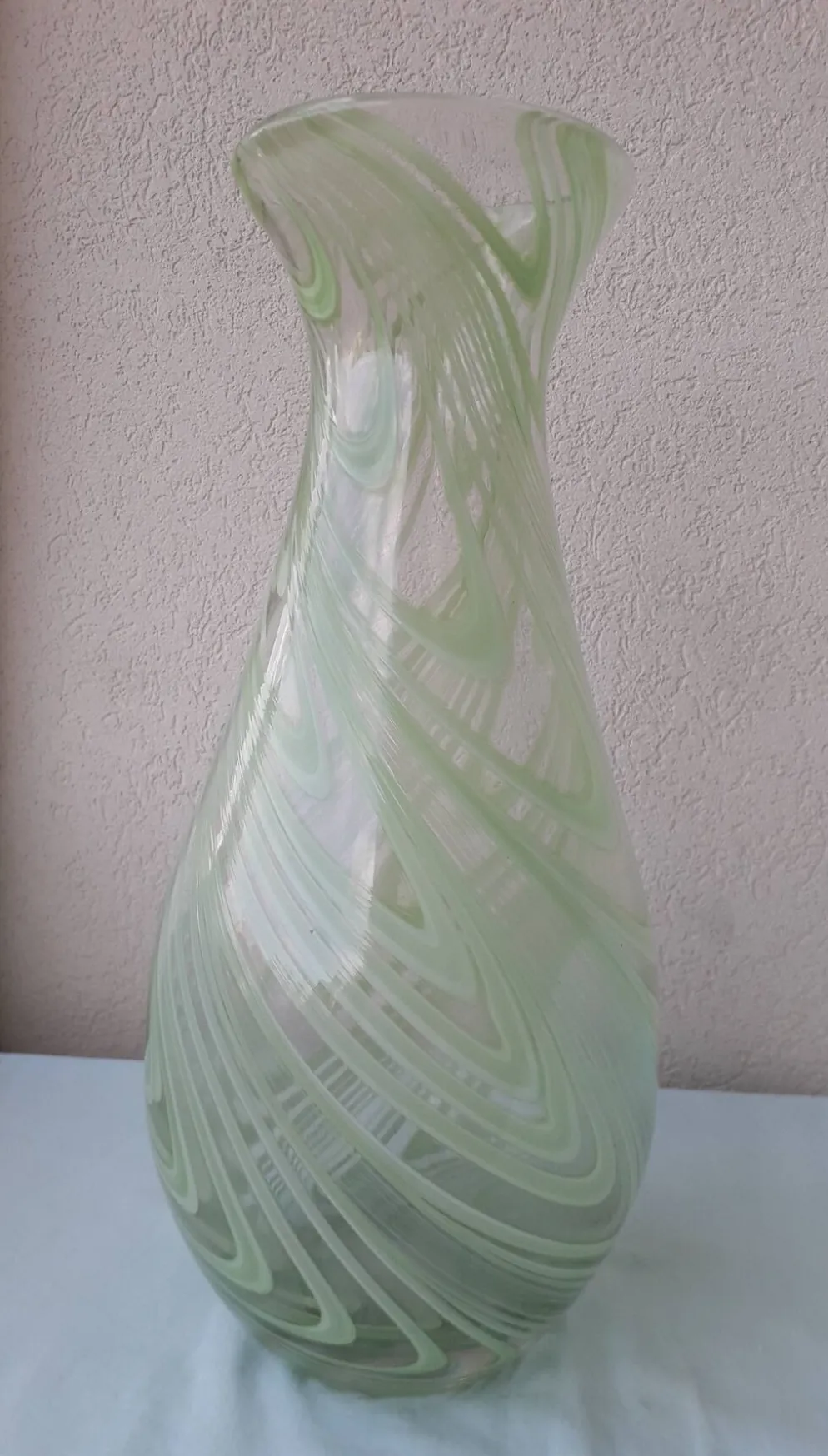 Vase en verre à liseré vert