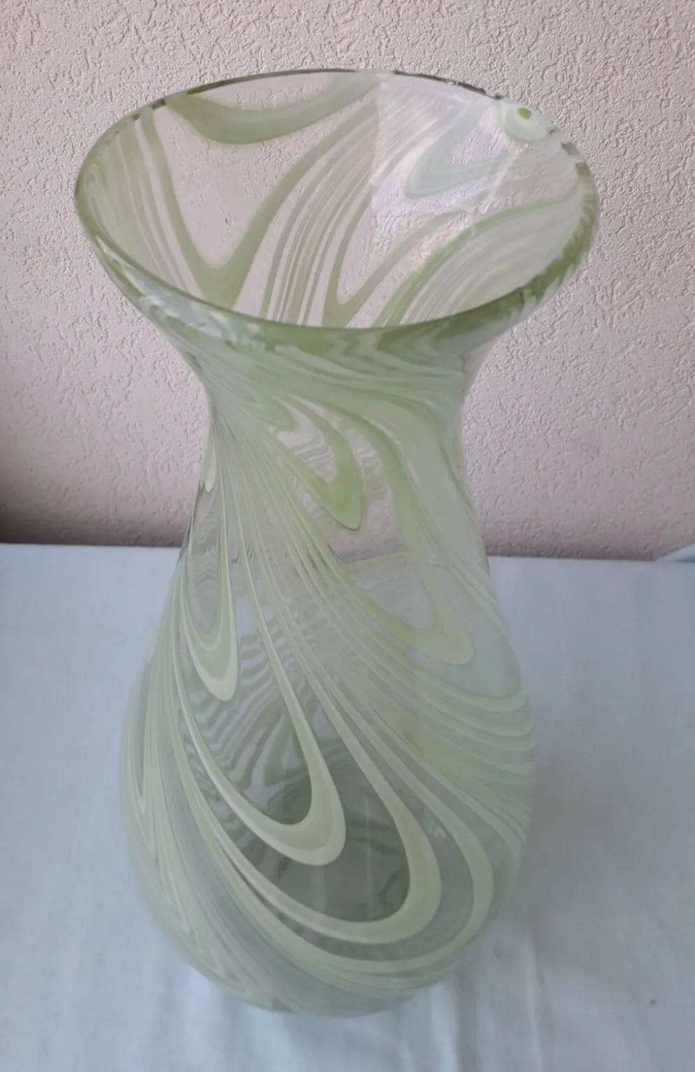 Vase en verre à liseré vert