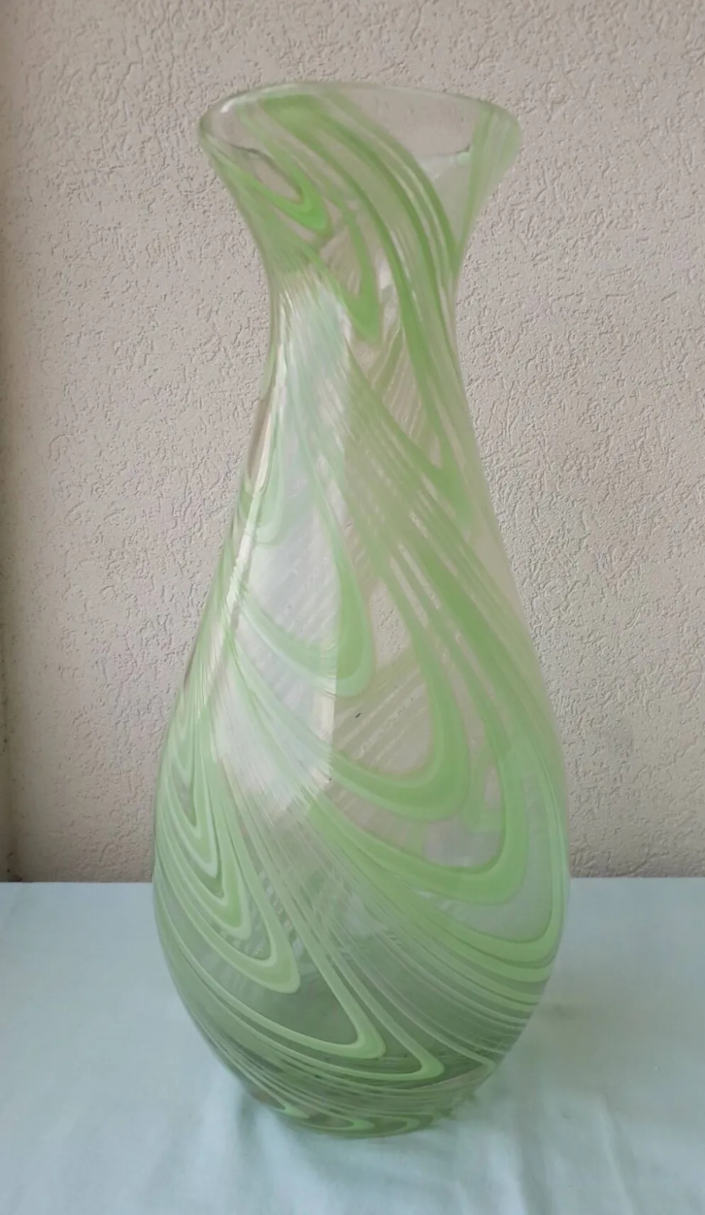Vase en verre à liseré vert