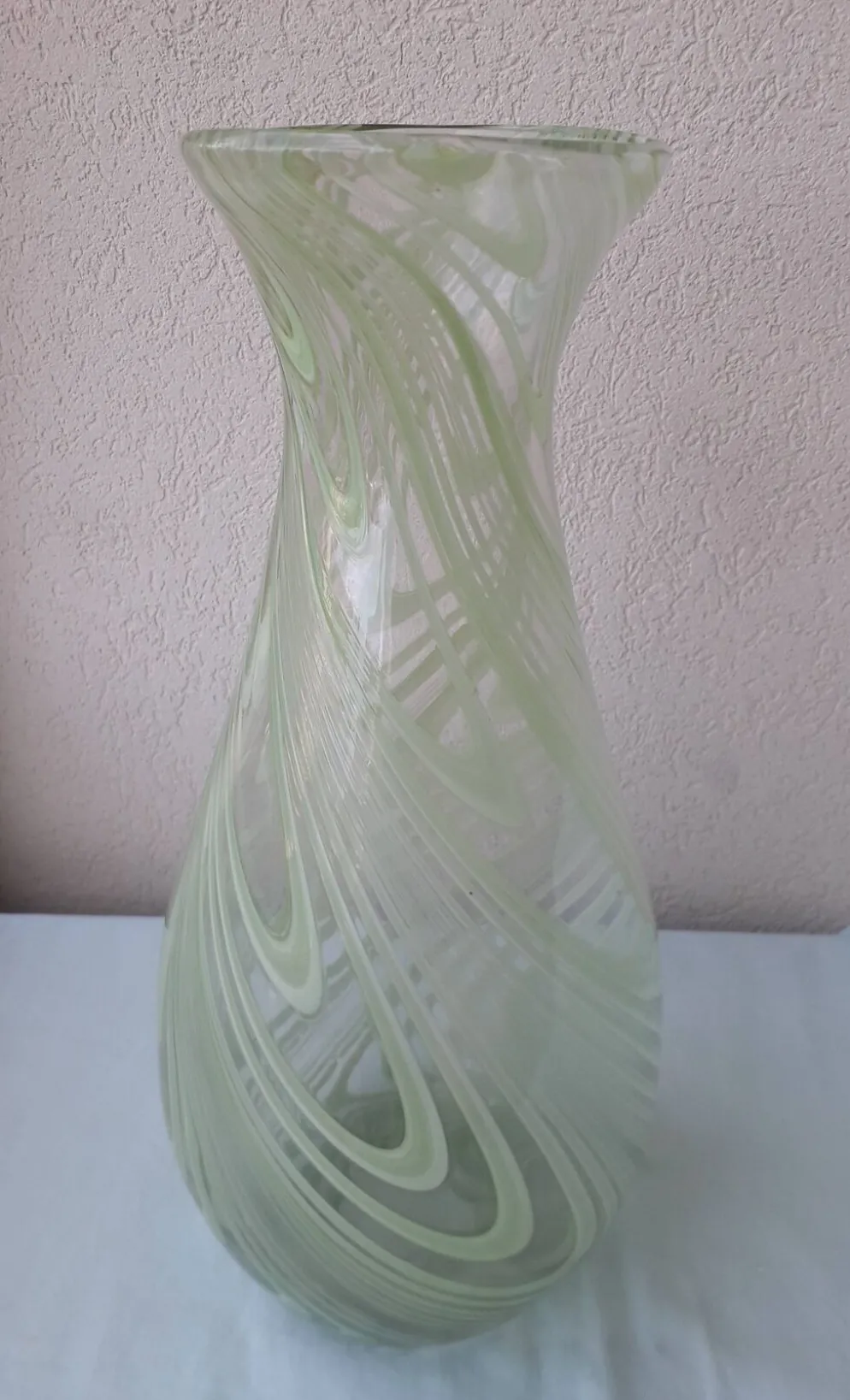 Vase en verre à liseré vert