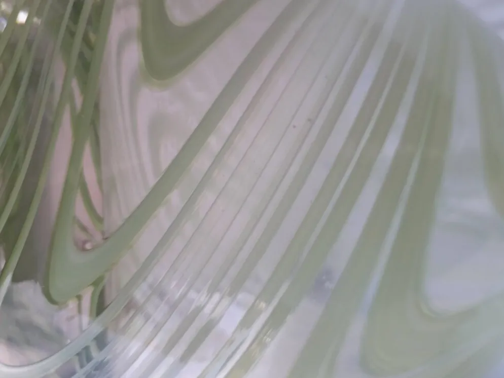 Vase en verre à liseré vert
