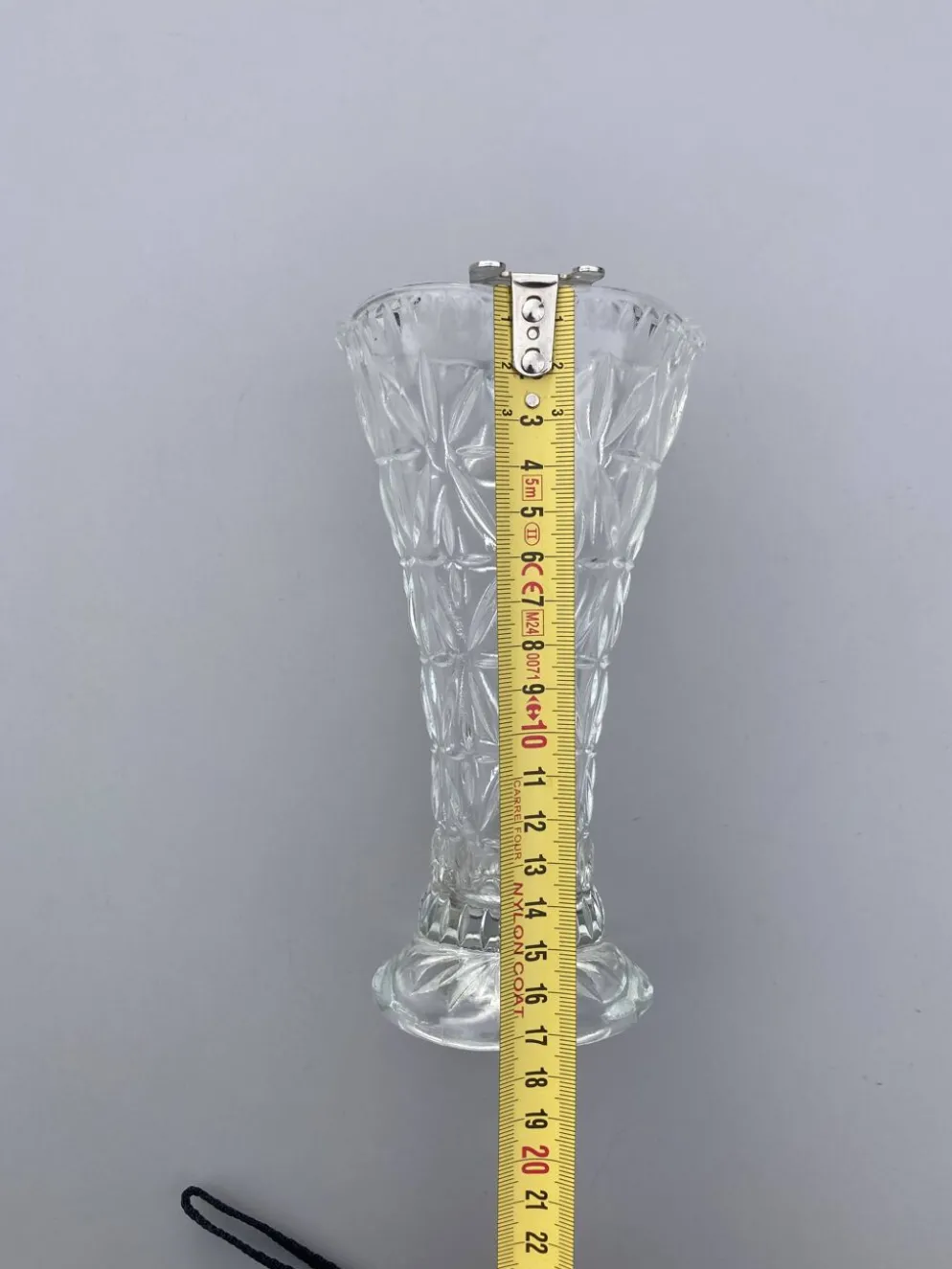 Vase en verre moulé vintage années 60-70, décor géométrique