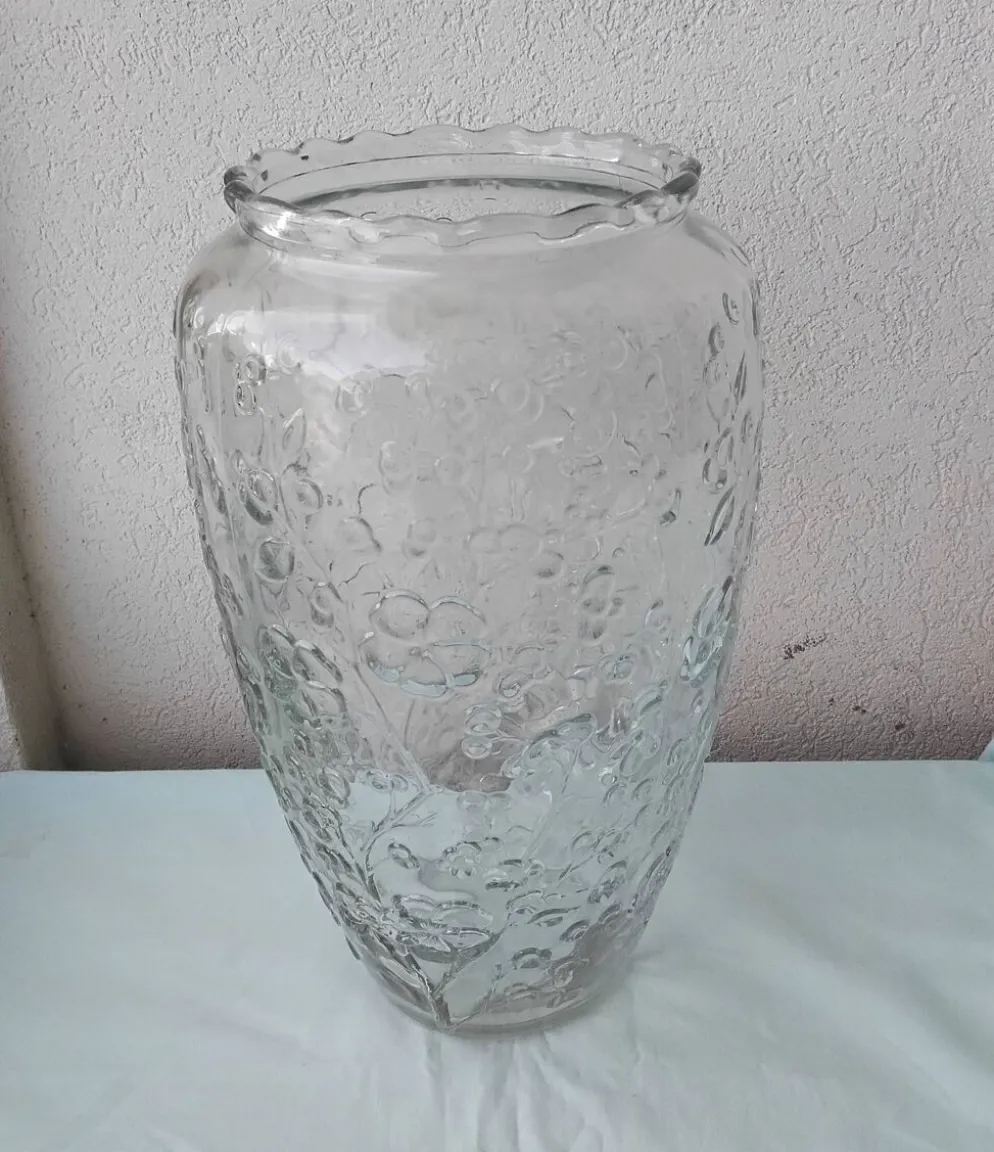 Vase en verre pressé moulé