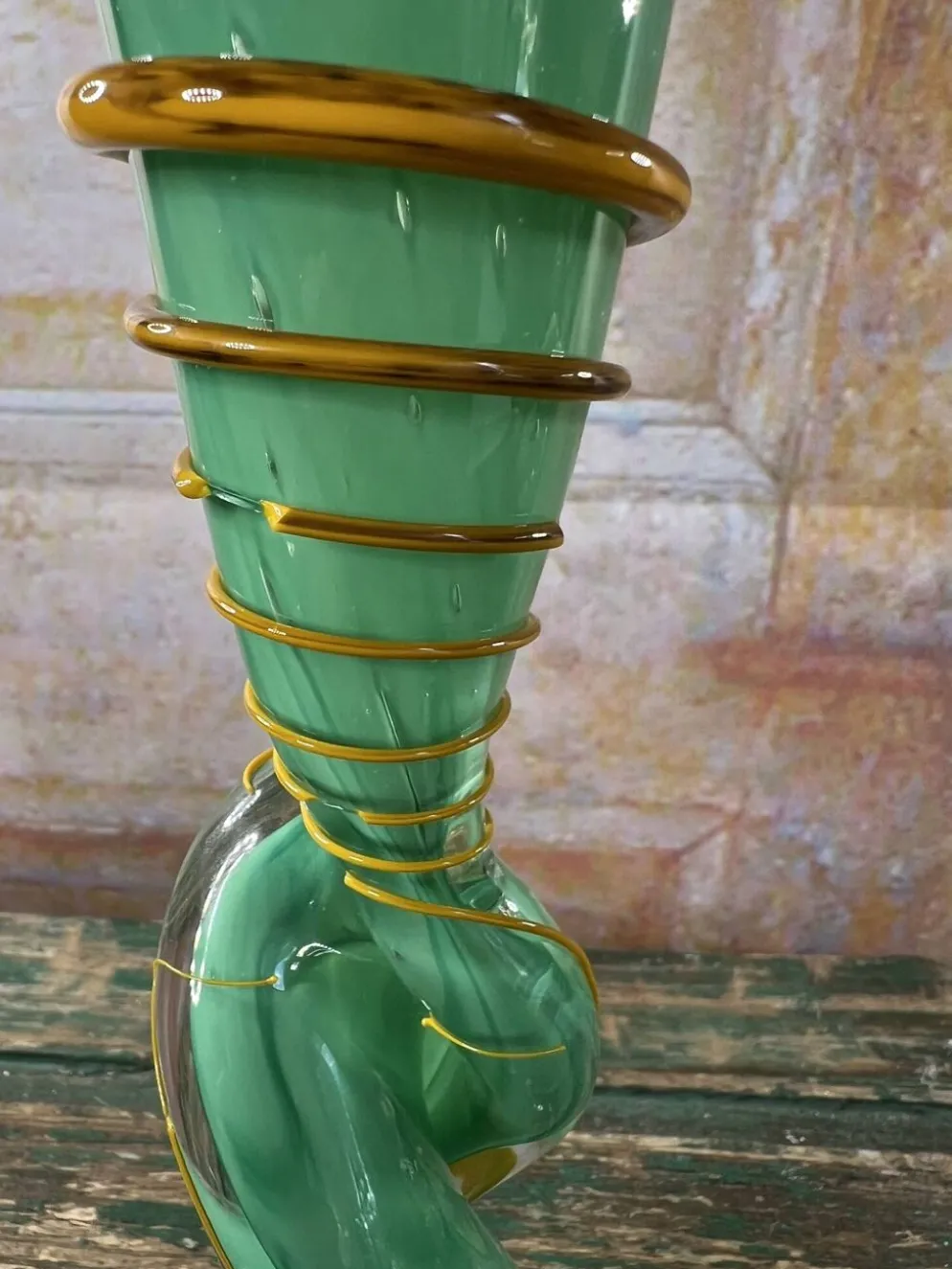 Vase en verre soufflé Guy Untrauer, signé et daté 1990