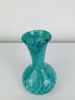 Vase en verre soufflé vert/bleu vintage
