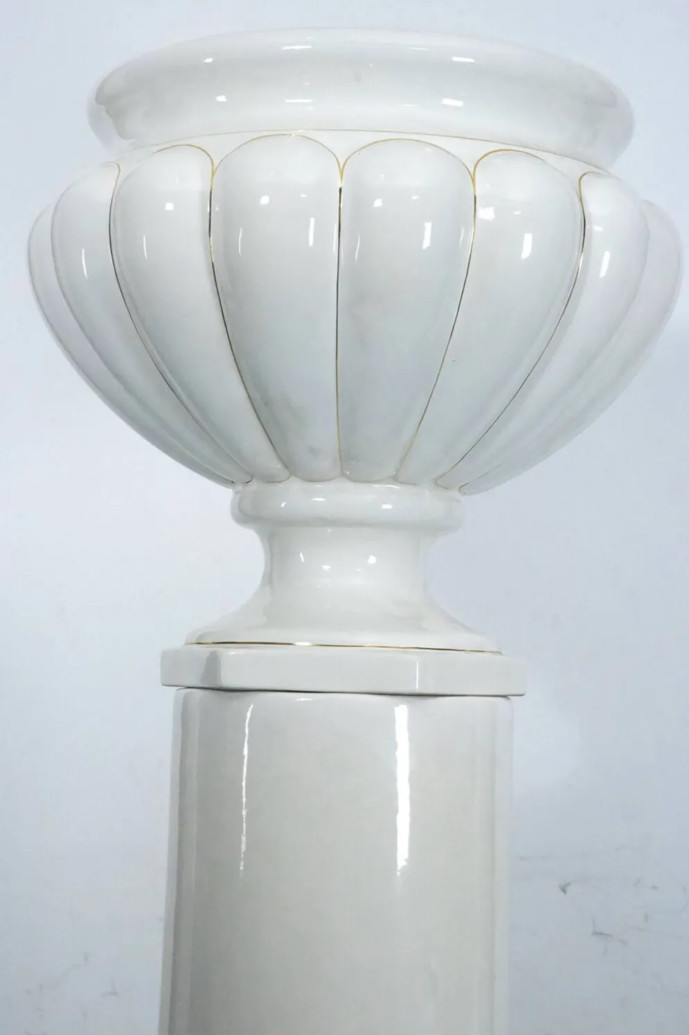 Vase et colonne surdimensionnés en céramique blanche de Tommaso Barbi, Italie 1970