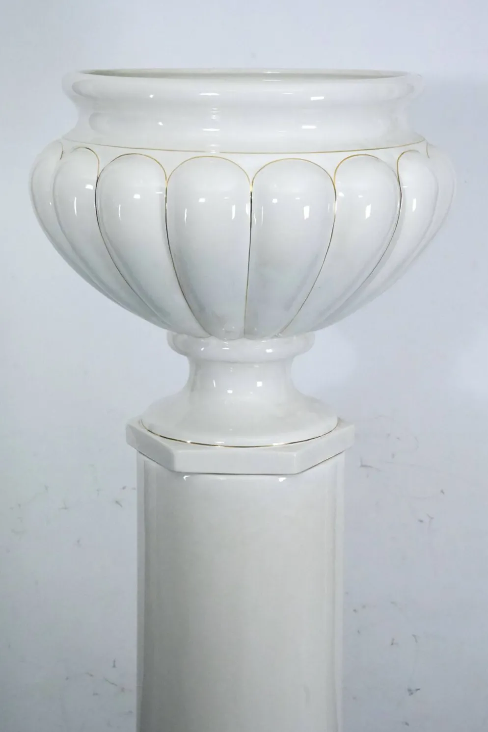 Vase et colonne surdimensionnés en céramique blanche de Tommaso Barbi, Italie 1970