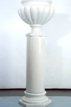 Vase et colonne surdimensionnés en céramique blanche de Tommaso Barbi, Italie 1970
