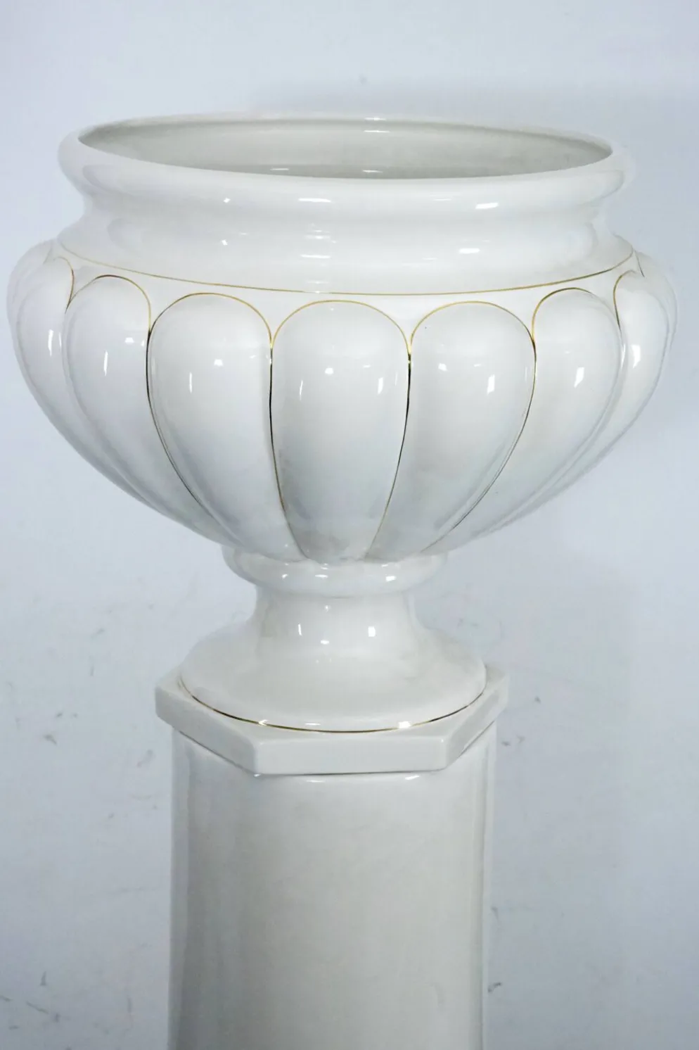 Vase et colonne surdimensionnés en céramique blanche de Tommaso Barbi, Italie 1970