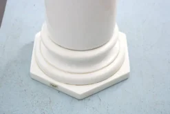 Vase et colonne surdimensionnés en céramique blanche de Tommaso Barbi, Italie 1970