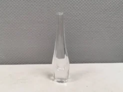 Vase mince transparent en verre cristal d'Örrefors Suède des années 1980.