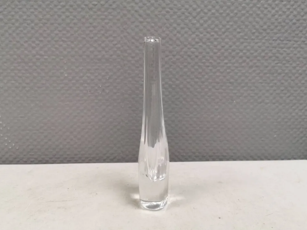 Vase mince transparent en verre cristal d'Örrefors Suède des années 1980.