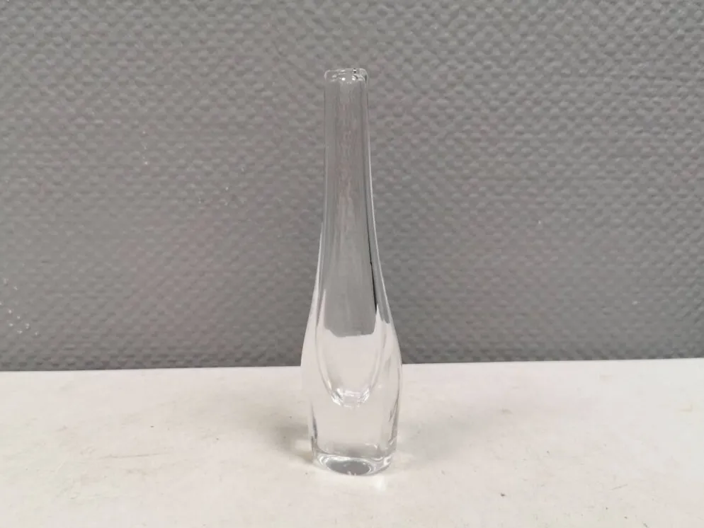 Vase mince transparent en verre cristal d'Örrefors Suède des années 1980.
