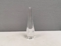 Vase mince transparent en verre cristal d'Örrefors Suède des années 1980.
