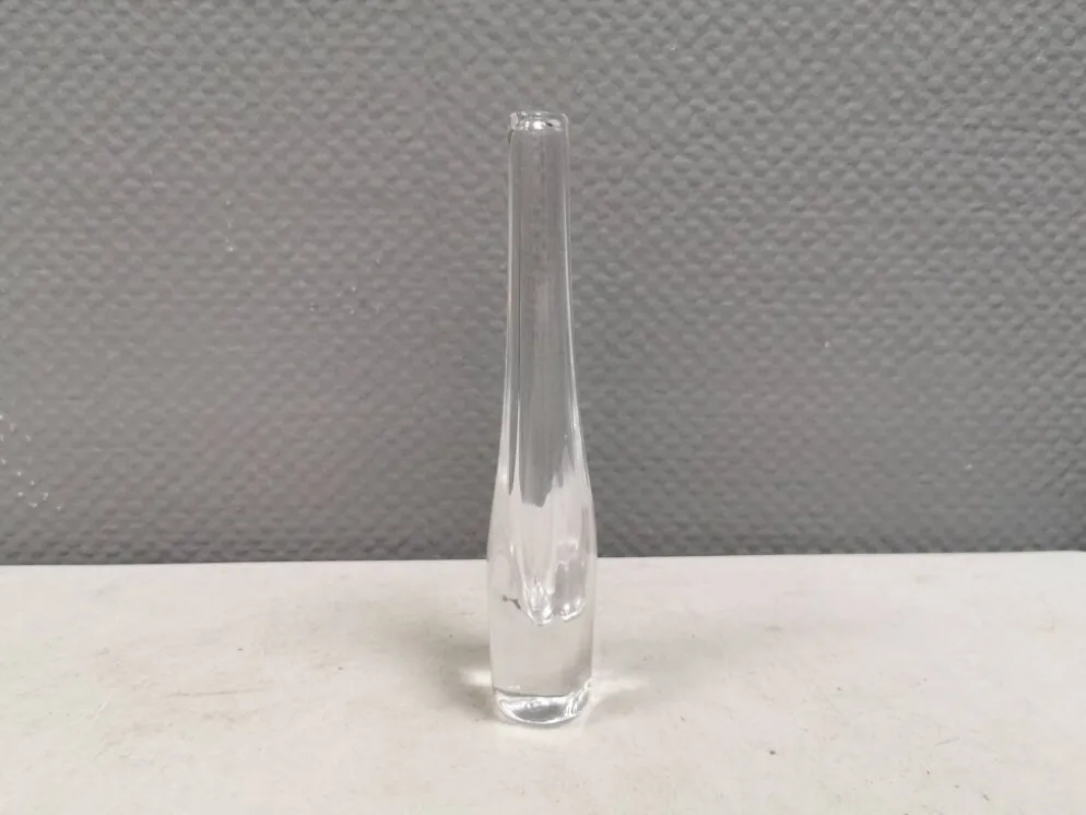 Vase mince transparent en verre cristal d'Örrefors Suède des années 1980.