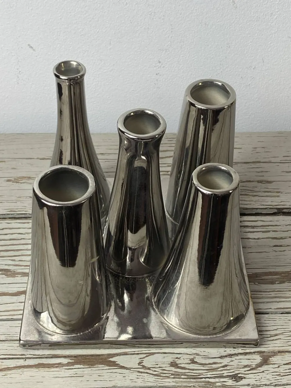 Vase multitubes asymétriques sur socle en céramique argentée, 1970