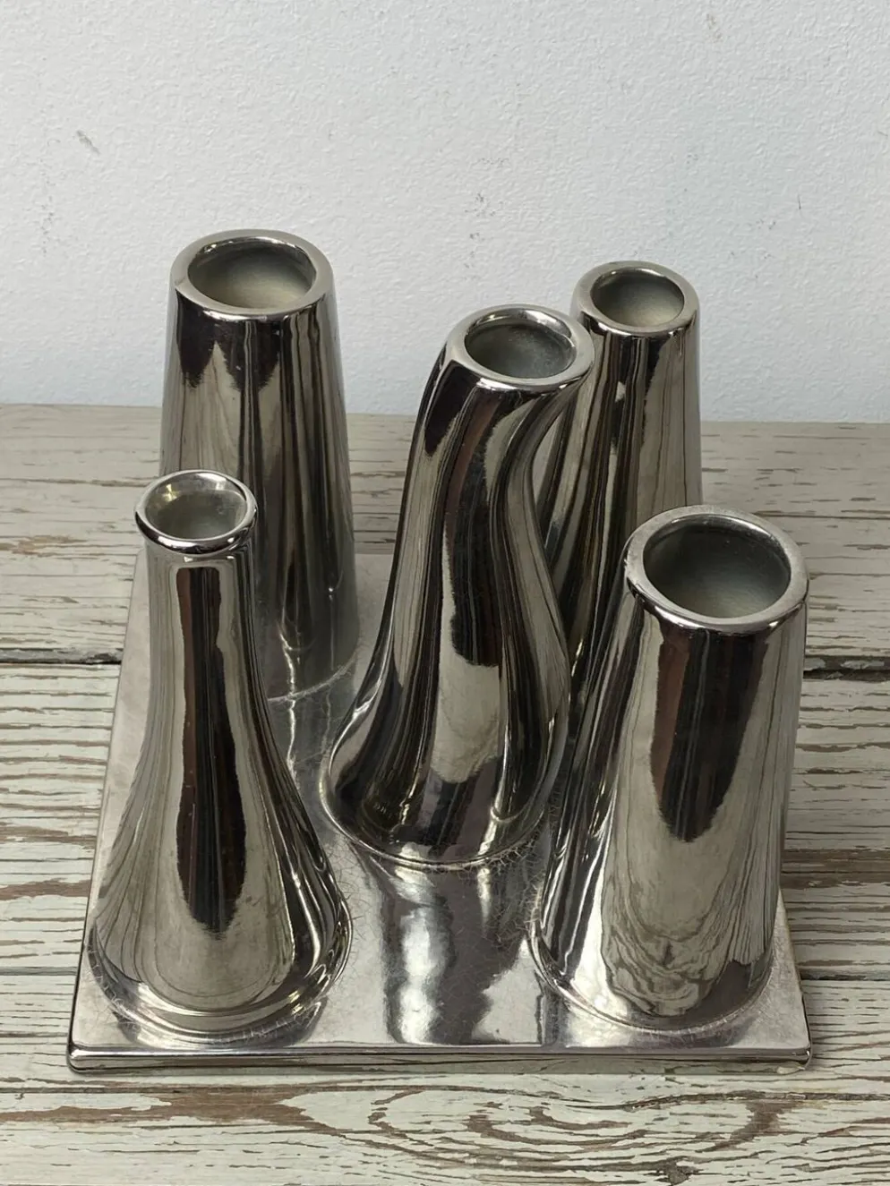 Vase multitubes asymétriques sur socle en céramique argentée, 1970