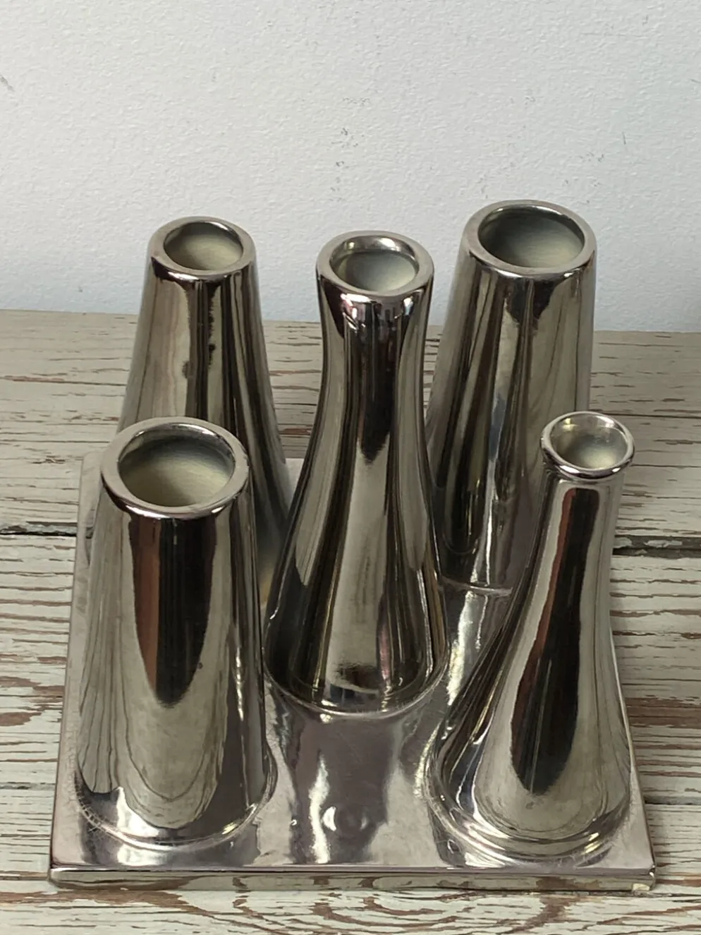 Vase multitubes asymétriques sur socle en céramique argentée, 1970