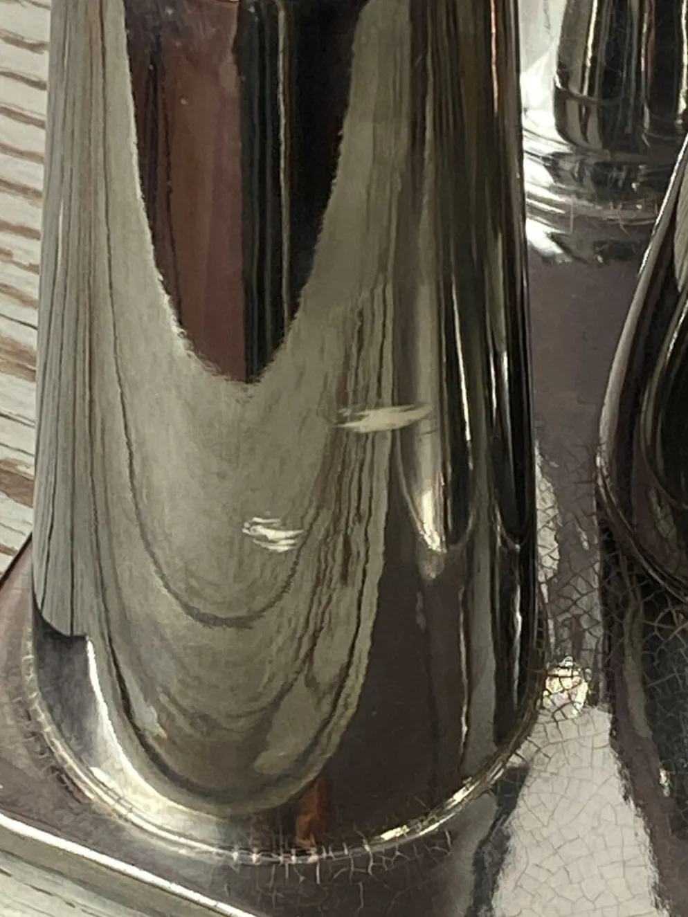 Vase multitubes asymétriques sur socle en céramique argentée, 1970
