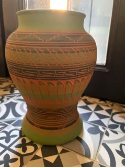 Vase Navajo signé David Willie – 1998 – Poterie gravée traditionnelle