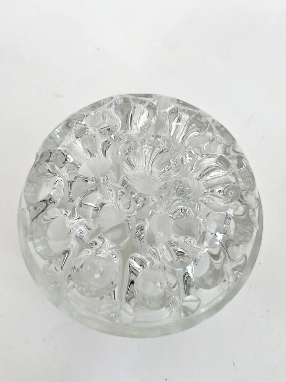Vase pique-fleurs, support métal années 80