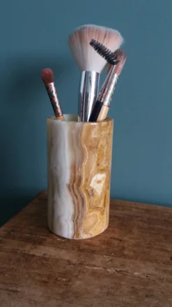 Vase pot à pinceaux et crayons en marbre ou onyx