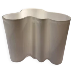 Vase Savoy 3030 design Alvar Aalto pour iittalia