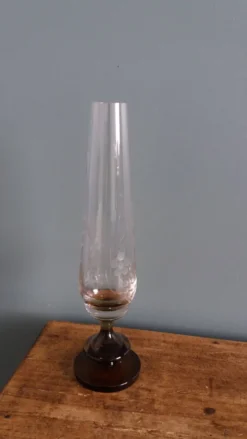 Vase soliflore en verre ciselé et pied en verre fumé