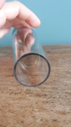 Vase soliflore en verre ciselé et pied en verre fumé