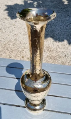 Vase soliflore traditionnel Inde ou Moyen-Orient en cuivre