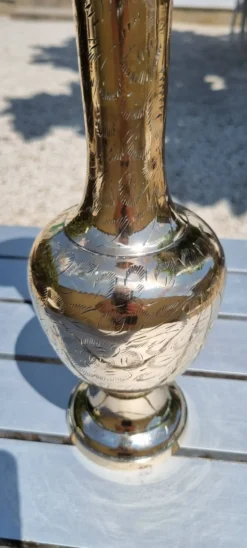 Vase soliflore traditionnel Inde ou Moyen-Orient en cuivre