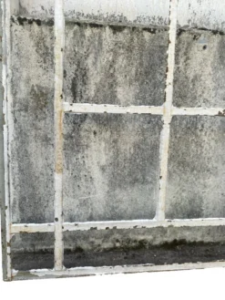 Verrière en fer plat et cornière patinée XX siècle