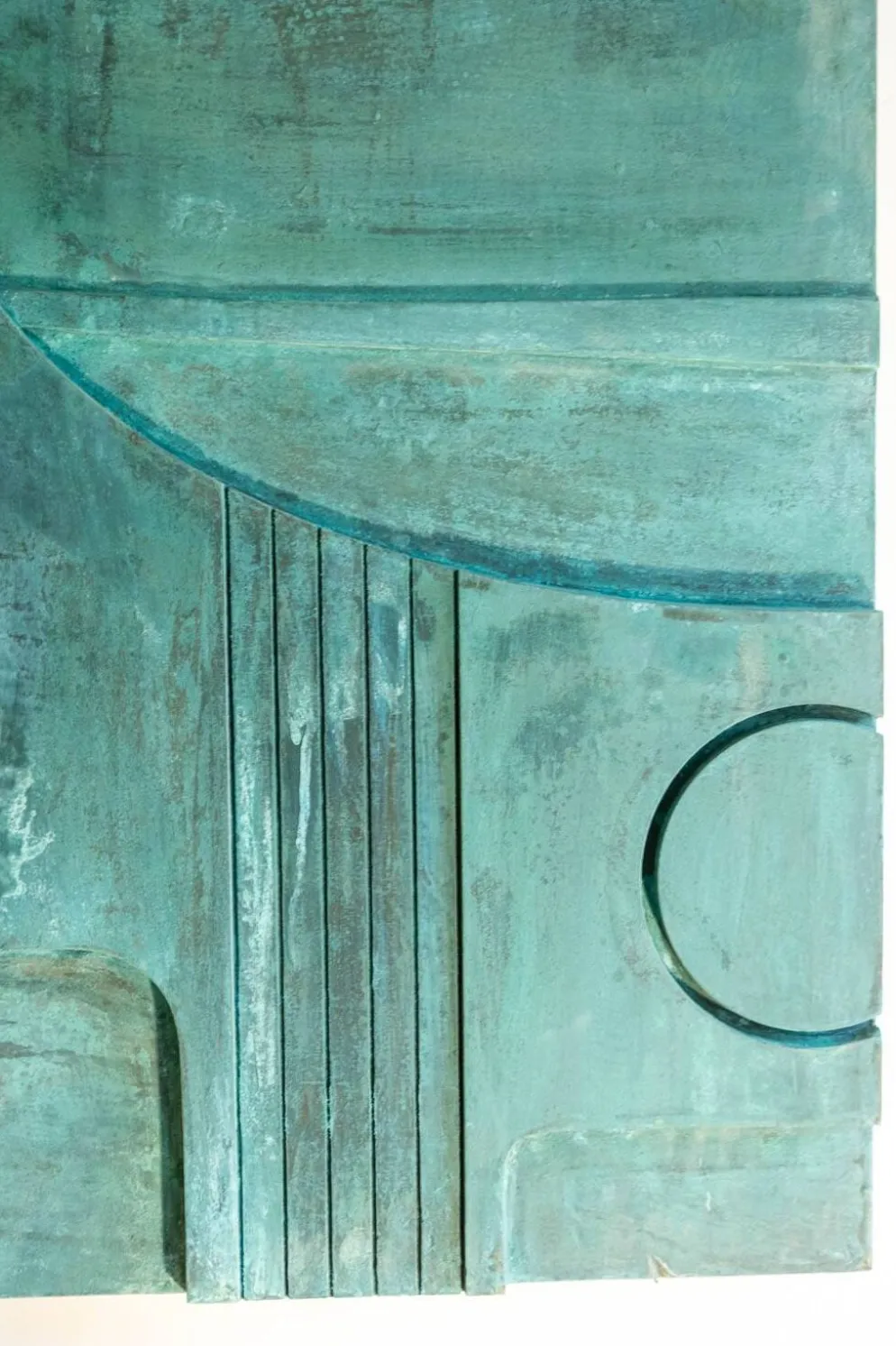 Victoire de Segonzac. Panneau triptyque sculpté et cuivré. Contemporain