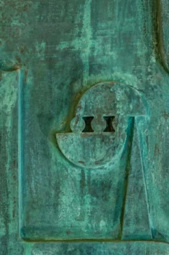 Victoire de Segonzac. Panneau triptyque sculpté et cuivré. Contemporain
