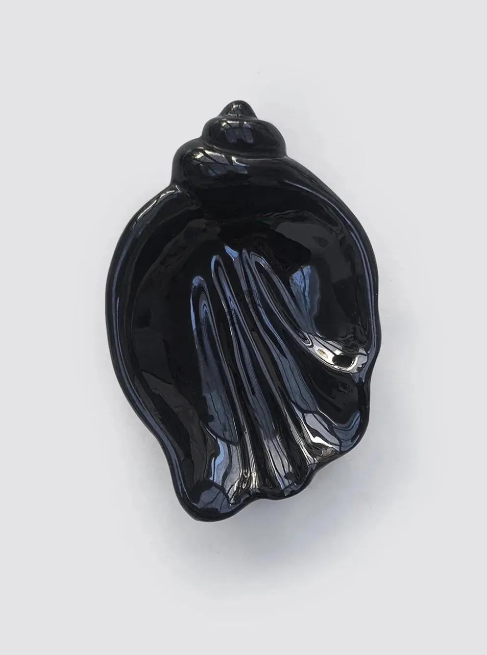 Vide-poche coquillage en céramique noire