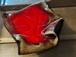 vide-poche en céramique émaillée rouge flambée signée- années 60