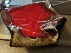 vide-poche en céramique émaillée rouge flambée signée- années 60