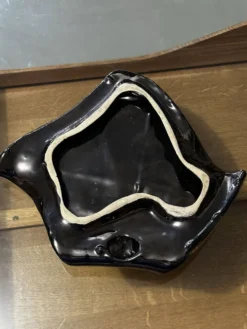 vide-poche en céramique émaillée rouge flambée signée- années 60