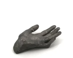 Vide poche en fonte couleur argent moulage d'une main, sculpture années 70