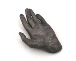 Vide poche en fonte couleur argent moulage d'une main, sculpture années 70