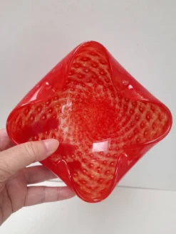 Vide poche en verre de Murano bullicante rouge signé