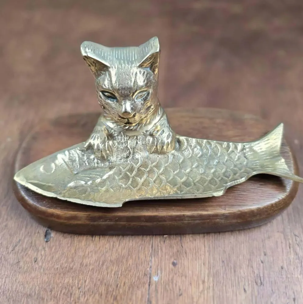 Vide-poche vintage chat poisson en laiton sur socle bois massif