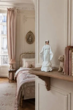 Vierge en porcelaine