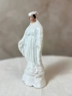 Vierge en porcelaine