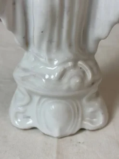 Vierge en porcelaine