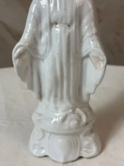 Vierge en porcelaine