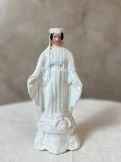 Vierge en porcelaine