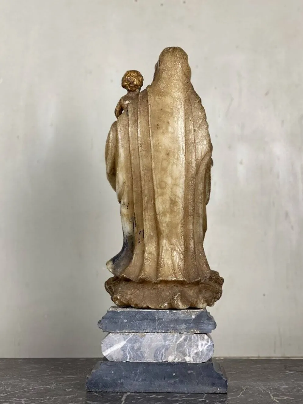 Vierge à l’enfant en albâtre, trace importante de polychromie, Flandre XVIème siècle